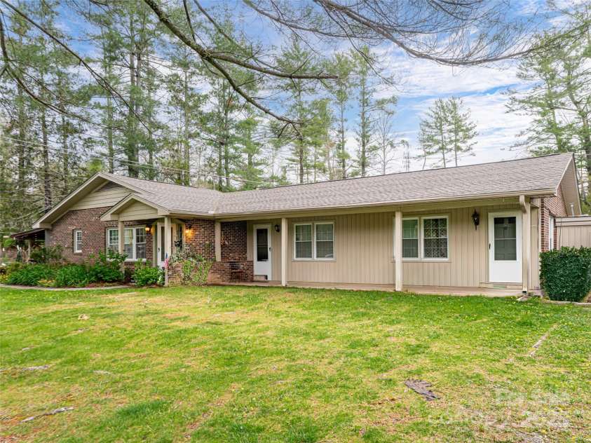 621 Price Road, Hendersonville, NC 28739.  MLS# CAR4245702, YatesRealty ID 1209. 