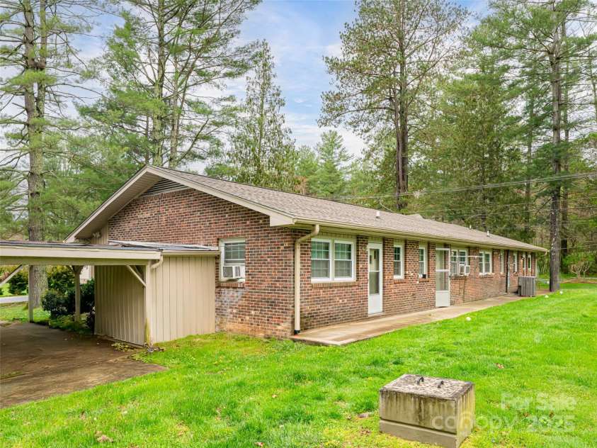 621 Price Road, Hendersonville, NC 28739.  MLS# CAR4245702, YatesRealty ID 1209. 