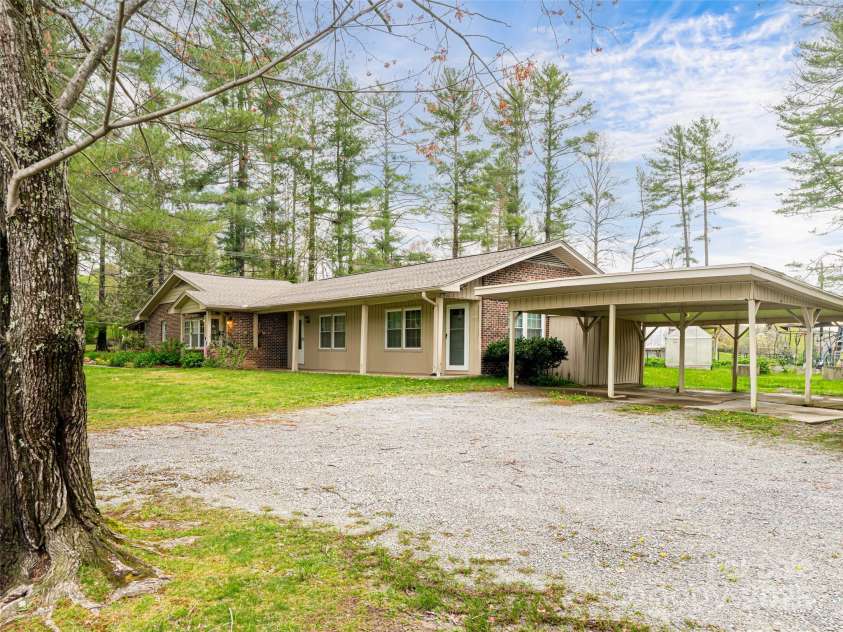 621 Price Road, Hendersonville, NC 28739.  MLS# CAR4245702, YatesRealty ID 1209. 