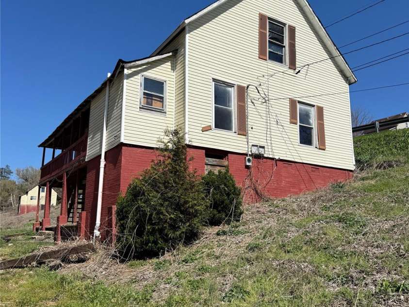 100 Hickory Street, Rhodhiss, NC 28667.  MLS# CAR4369313, YatesRealty ID 12090. 