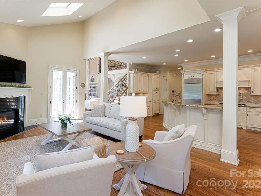 2005 Viburnum Lane, Asheville, NC 28803.  MLS# CAR4151623, YatesRealty ID 12090. 