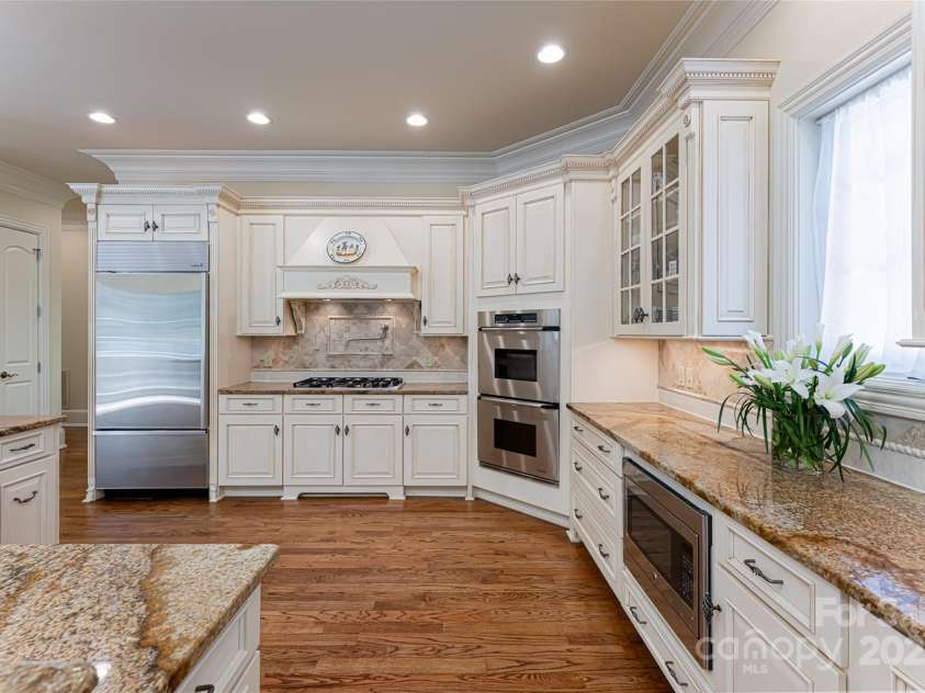 2005 Viburnum Lane, Asheville, NC 28803.  MLS# CAR4151623, YatesRealty ID 12090. 