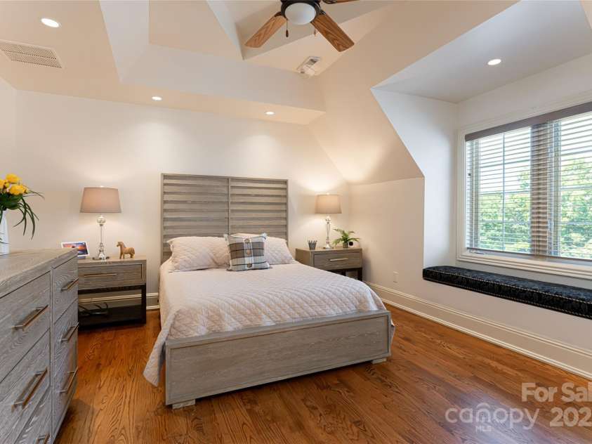 2005 Viburnum Lane, Asheville, NC 28803.  MLS# CAR4151623, YatesRealty ID 12090. Guest En-suite