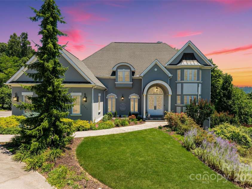 2005 Viburnum Lane, Asheville, NC 28803.  MLS# CAR4151623, YatesRealty ID 12090. Viburnum Lane Biltmore Park Asheville NC