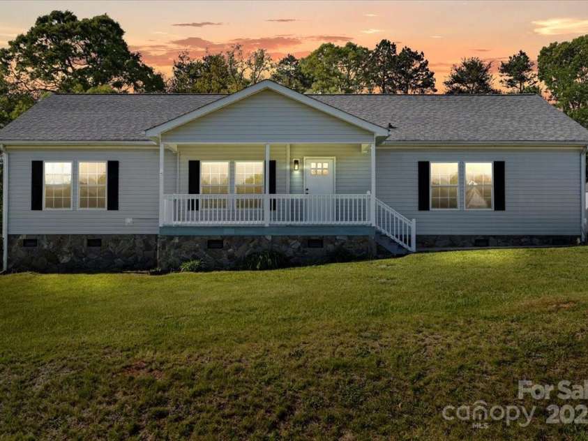 1058 Canada Drive, Dallas, NC 28034.  MLS# CAR4244603, YatesRealty ID 12091. 