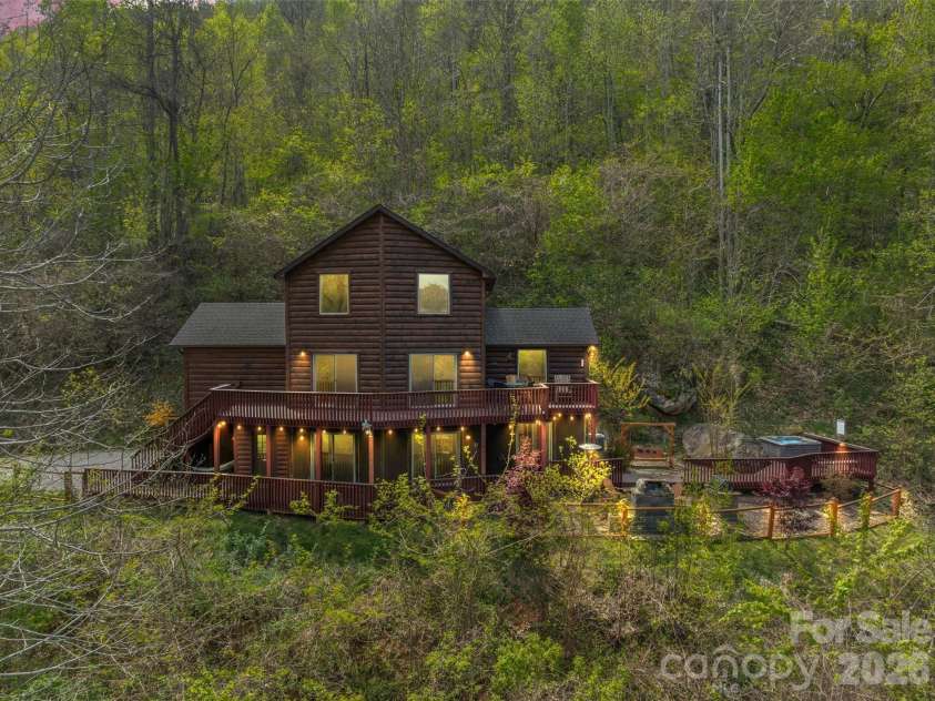 356 Walnut Cove Ridge, Bryson City, NC 28713.  MLS# CAR4370436, YatesRealty ID 12091. 