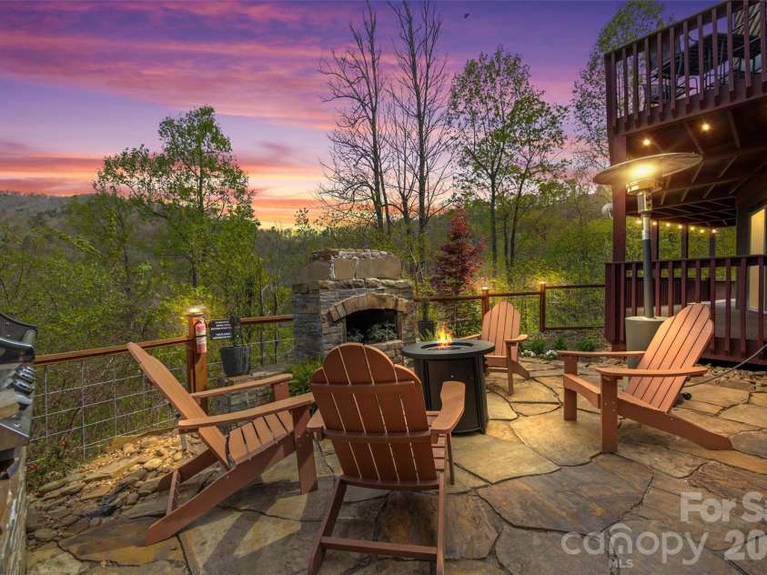 356 Walnut Cove Ridge, Bryson City, NC 28713.  MLS# CAR4370436, YatesRealty ID 12091. 