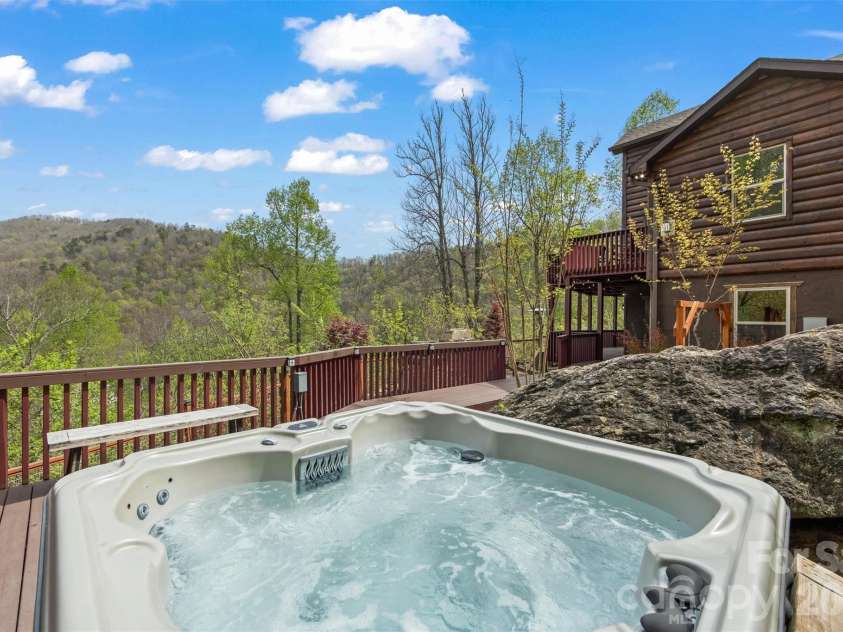 356 Walnut Cove Ridge, Bryson City, NC 28713.  MLS# CAR4370436, YatesRealty ID 12091. 