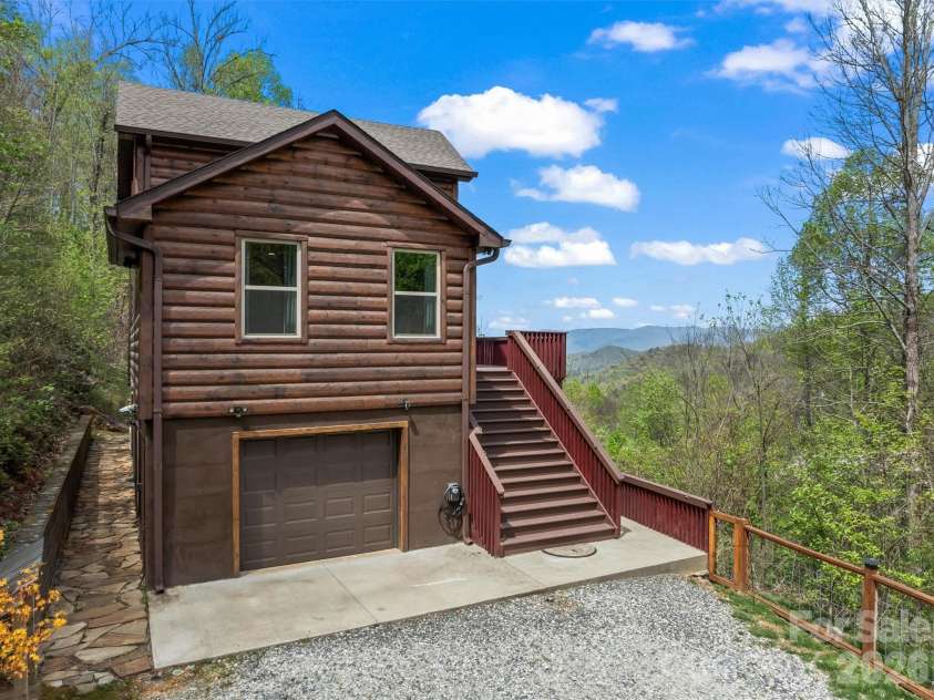 356 Walnut Cove Ridge, Bryson City, NC 28713.  MLS# CAR4370436, YatesRealty ID 12091. 