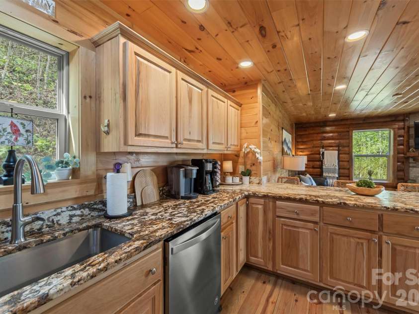 356 Walnut Cove Ridge, Bryson City, NC 28713.  MLS# CAR4370436, YatesRealty ID 12091. 