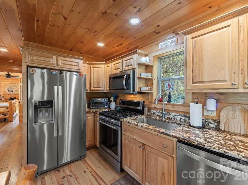356 Walnut Cove Ridge, Bryson City, NC 28713.  MLS# CAR4370436, YatesRealty ID 12091. 