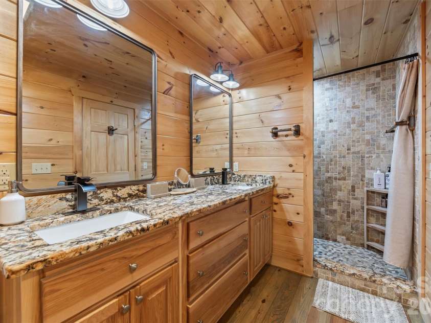 356 Walnut Cove Ridge, Bryson City, NC 28713.  MLS# CAR4370436, YatesRealty ID 12091. 