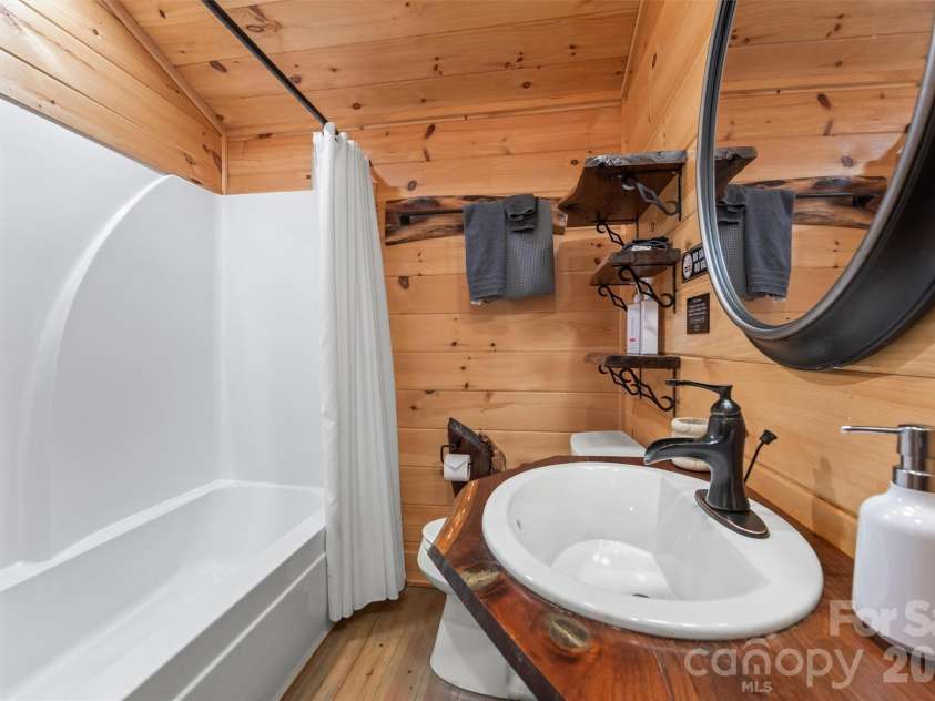 356 Walnut Cove Ridge, Bryson City, NC 28713.  MLS# CAR4370436, YatesRealty ID 12091. 