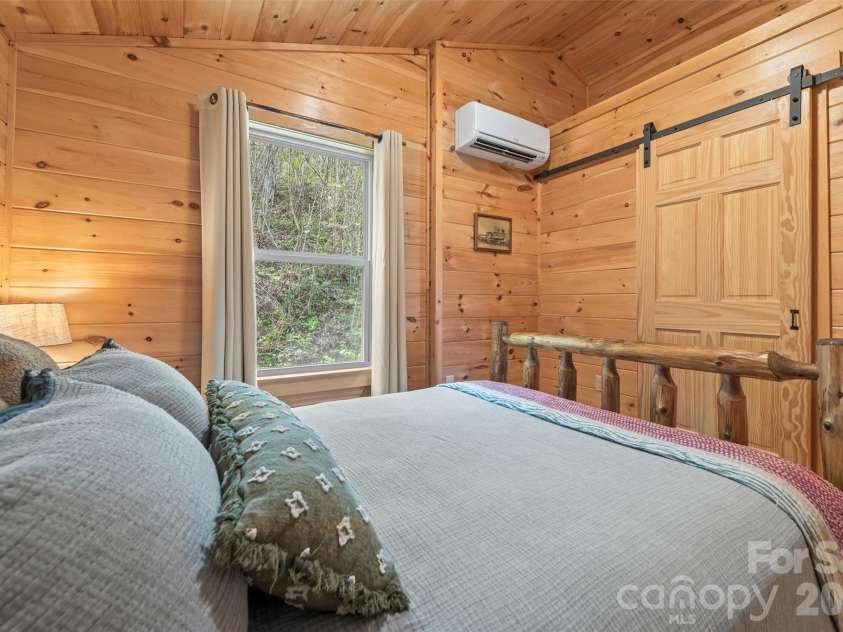 356 Walnut Cove Ridge, Bryson City, NC 28713.  MLS# CAR4370436, YatesRealty ID 12091. 