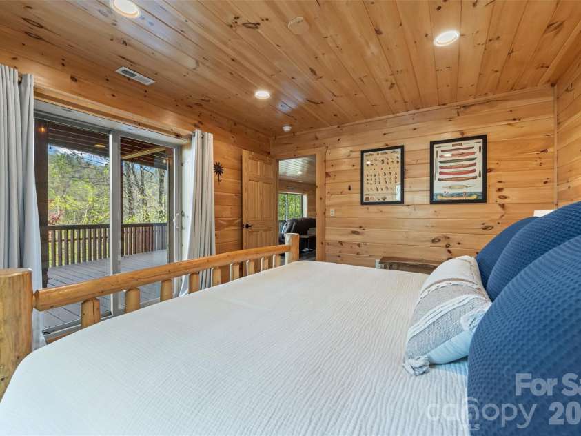 356 Walnut Cove Ridge, Bryson City, NC 28713.  MLS# CAR4370436, YatesRealty ID 12091. 