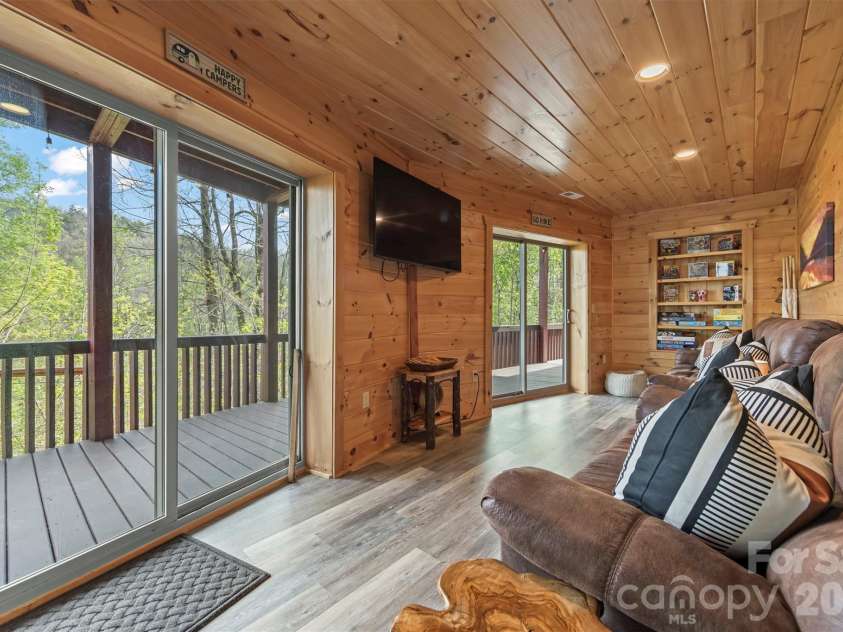 356 Walnut Cove Ridge, Bryson City, NC 28713.  MLS# CAR4370436, YatesRealty ID 12091. 