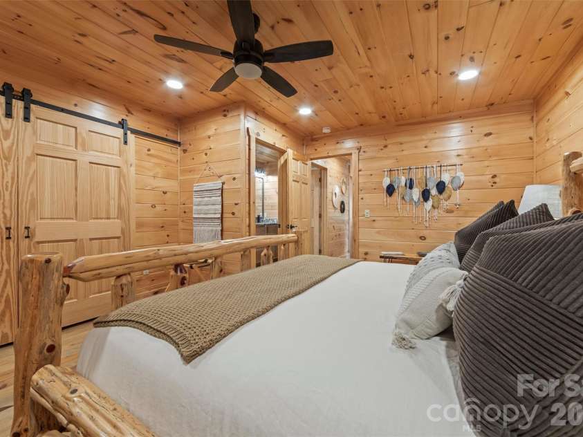 356 Walnut Cove Ridge, Bryson City, NC 28713.  MLS# CAR4370436, YatesRealty ID 12091. 