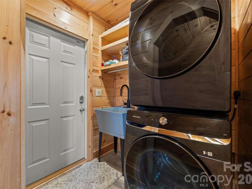 356 Walnut Cove Ridge, Bryson City, NC 28713.  MLS# CAR4370436, YatesRealty ID 12091. 