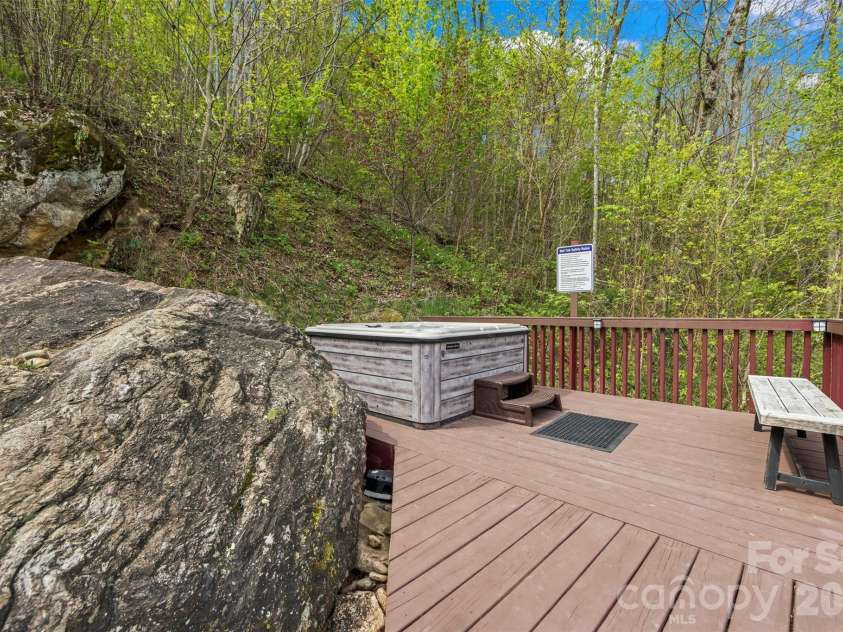 356 Walnut Cove Ridge, Bryson City, NC 28713.  MLS# CAR4370436, YatesRealty ID 12091. 