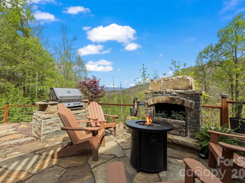 356 Walnut Cove Ridge, Bryson City, NC 28713.  MLS# CAR4370436, YatesRealty ID 12091. 