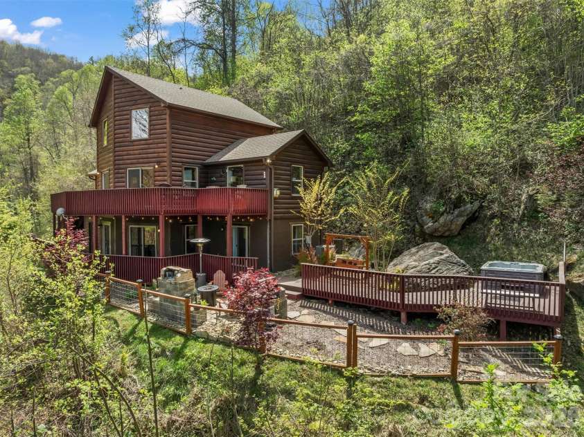 356 Walnut Cove Ridge, Bryson City, NC 28713.  MLS# CAR4370436, YatesRealty ID 12091. 