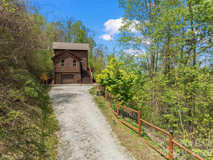 356 Walnut Cove Ridge, Bryson City, NC 28713.  MLS# CAR4370436, YatesRealty ID 12091. 