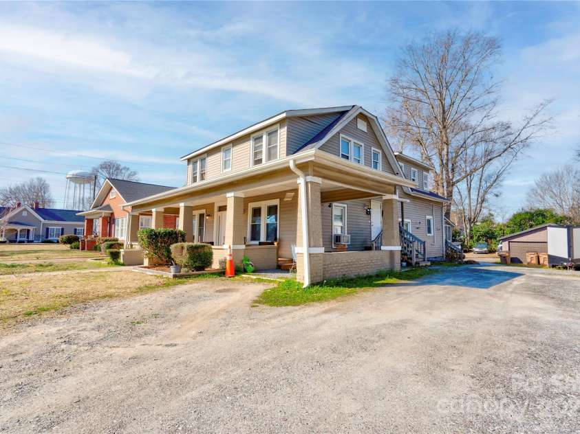 624 Washington Street, Shelby, NC 28150.  MLS# CAR4232068, YatesRealty ID 12093. 