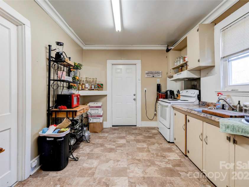 624 Washington Street, Shelby, NC 28150.  MLS# CAR4232068, YatesRealty ID 12093. Unit B