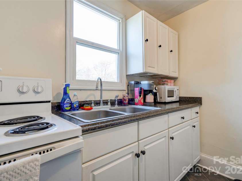 624 Washington Street, Shelby, NC 28150.  MLS# CAR4232068, YatesRealty ID 12093. Unit D