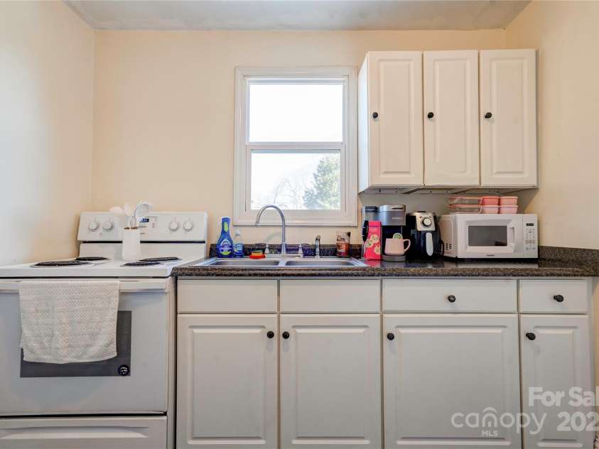 624 Washington Street, Shelby, NC 28150.  MLS# CAR4232068, YatesRealty ID 12093. Unit D