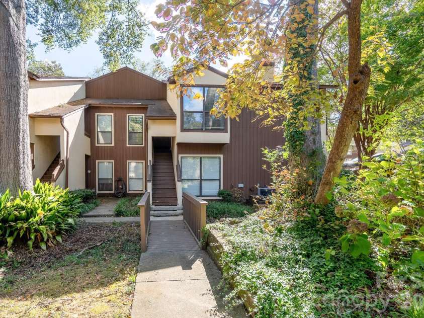 7309 Winery Lane, Charlotte, NC 28227.  MLS# CAR4368216, YatesRealty ID 12094. 