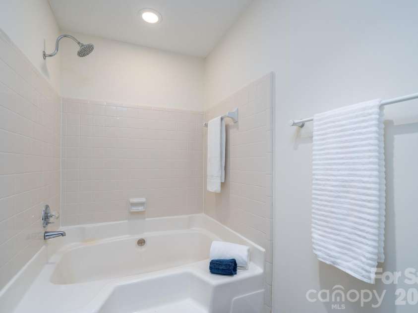 7309 Winery Lane, Charlotte, NC 28227.  MLS# CAR4368216, YatesRealty ID 12094. 