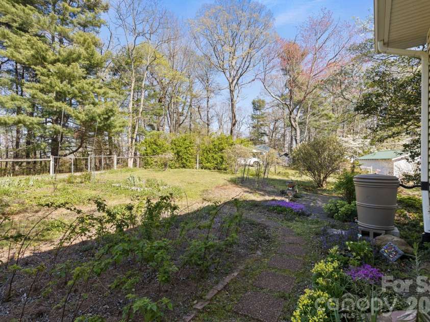 367 Crescent Street, Saluda, NC 28773.  MLS# CAR4369902, YatesRealty ID 12097. 