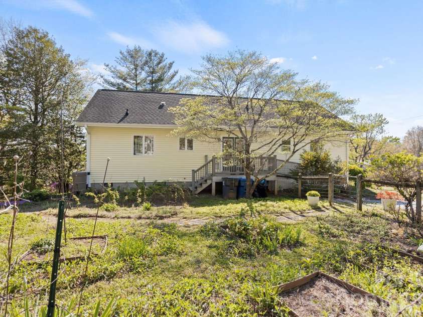 367 Crescent Street, Saluda, NC 28773.  MLS# CAR4369902, YatesRealty ID 12097. 