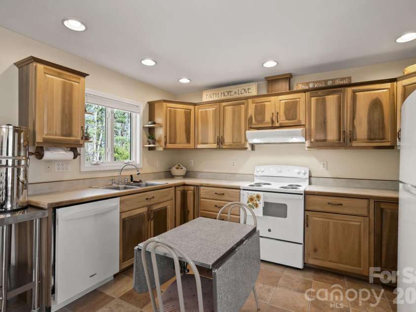 367 Crescent Street, Saluda, NC 28773.  MLS# CAR4369902, YatesRealty ID 12097. 