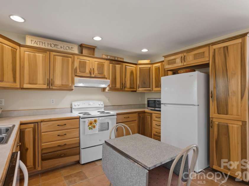 367 Crescent Street, Saluda, NC 28773.  MLS# CAR4369902, YatesRealty ID 12097. 