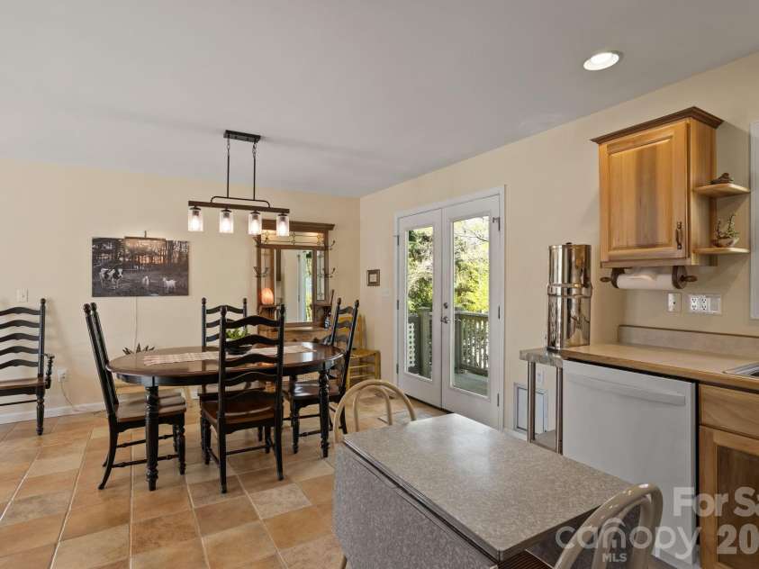 367 Crescent Street, Saluda, NC 28773.  MLS# CAR4369902, YatesRealty ID 12097. 