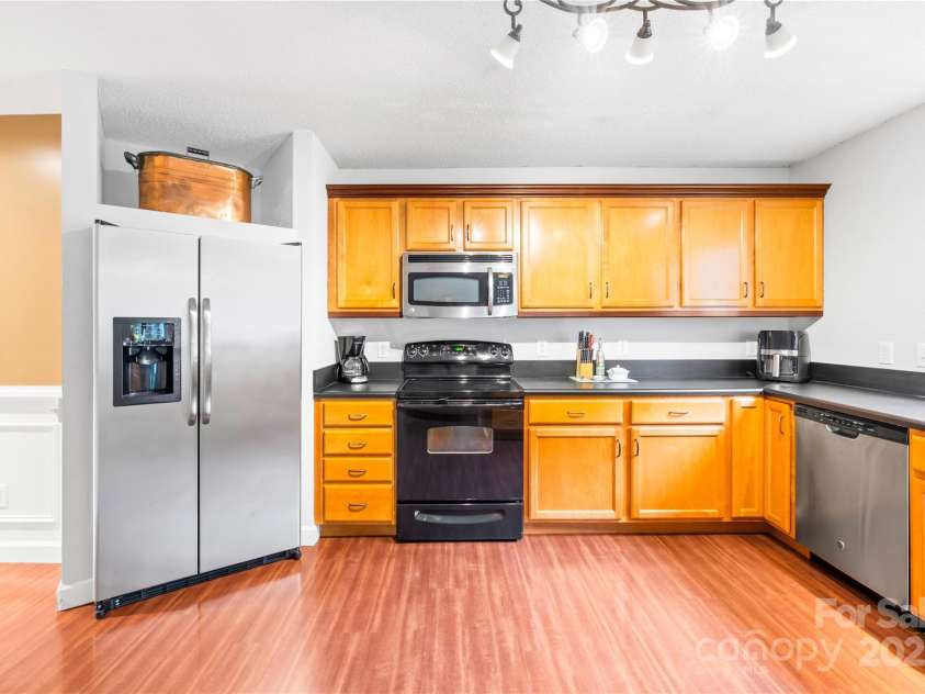 141 Red Brook Lane, Mooresville, NC 28117.  MLS# CAR4189393, YatesRealty ID 12098. 