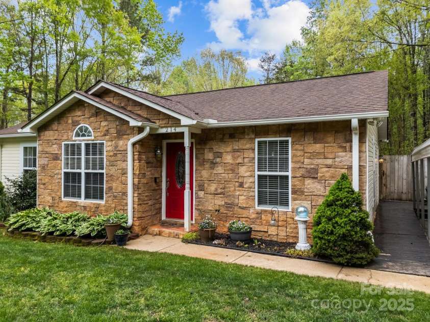 214 Creek View Road, Mooresville, NC 28117.  MLS# CAR4243602, YatesRealty ID 12099. 