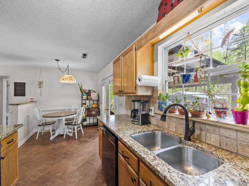 214 Creek View Road, Mooresville, NC 28117.  MLS# CAR4243602, YatesRealty ID 12099. 