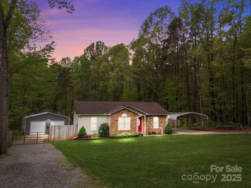 214 Creek View Road, Mooresville, NC 28117.  MLS# CAR4243602, YatesRealty ID 12099. 