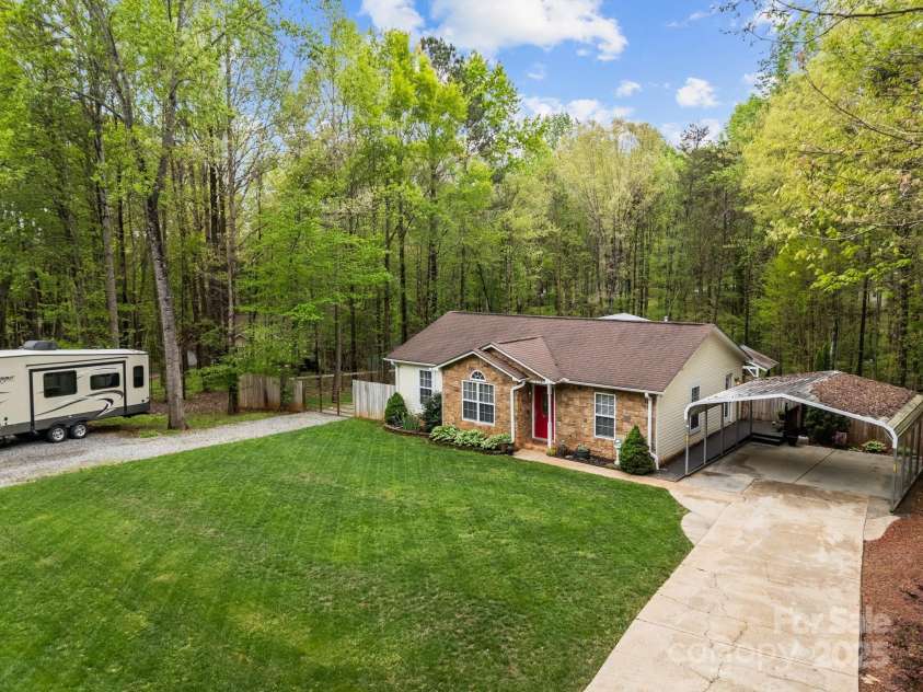 214 Creek View Road, Mooresville, NC 28117.  MLS# CAR4243602, YatesRealty ID 12099. 