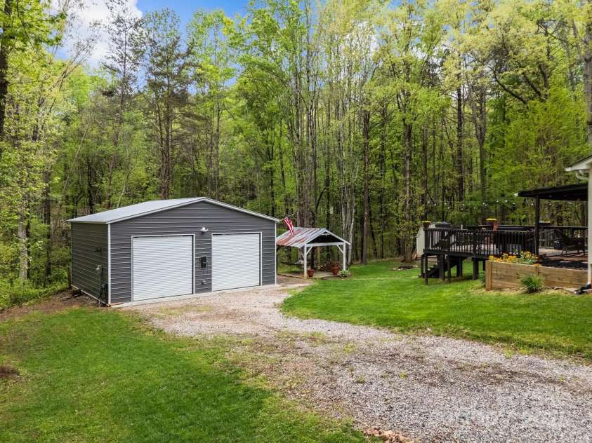 214 Creek View Road, Mooresville, NC 28117.  MLS# CAR4243602, YatesRealty ID 12099. Garage Shop has electricity, heating/cooling unit, wifi