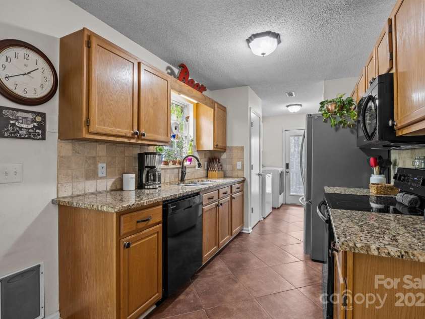 214 Creek View Road, Mooresville, NC 28117.  MLS# CAR4243602, YatesRealty ID 12099. Kitchen