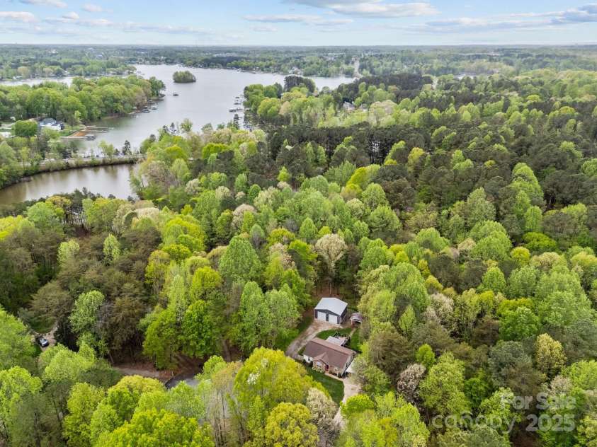 214 Creek View Road, Mooresville, NC 28117.  MLS# CAR4243602, YatesRealty ID 12099. Stunning!