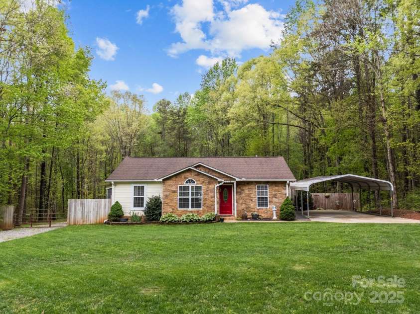 214 Creek View Road, Mooresville, NC 28117.  MLS# CAR4243602, YatesRealty ID 12099. Welcome to 214 Creek View Rd!