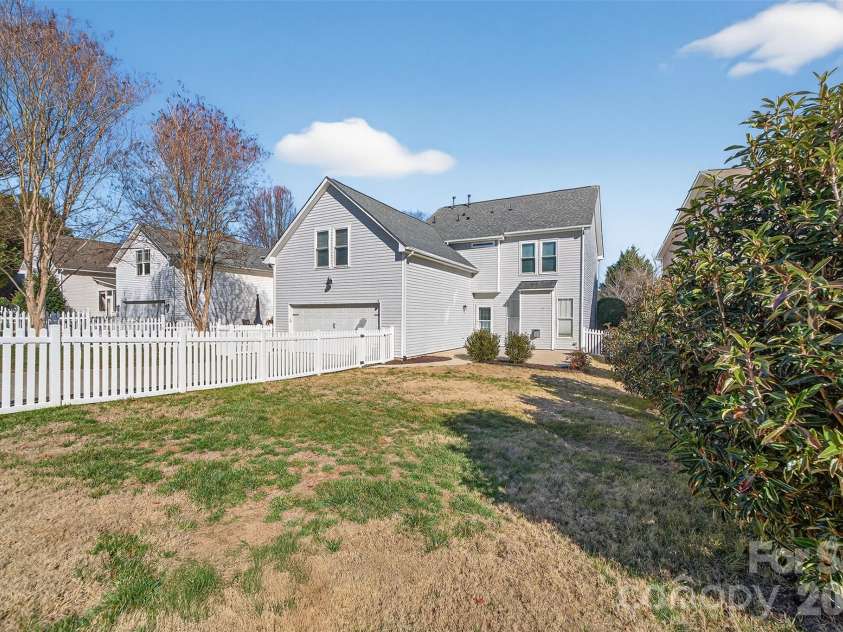 15725 Chipping Drive, Huntersville, NC 28078.  MLS# CAR4335017, YatesRealty ID 1210. 