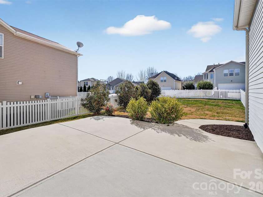 15725 Chipping Drive, Huntersville, NC 28078.  MLS# CAR4335017, YatesRealty ID 1210. 