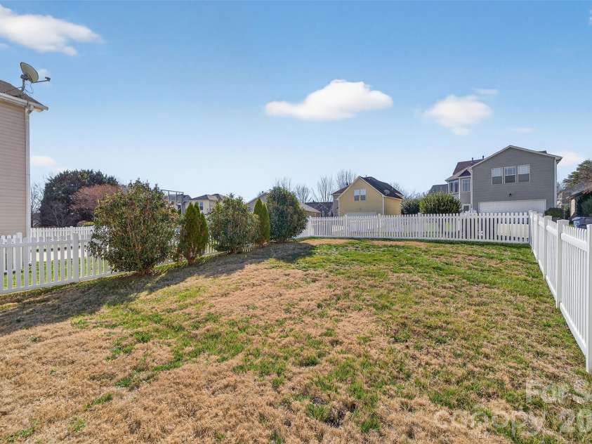 15725 Chipping Drive, Huntersville, NC 28078.  MLS# CAR4335017, YatesRealty ID 1210. Large fenced in yard