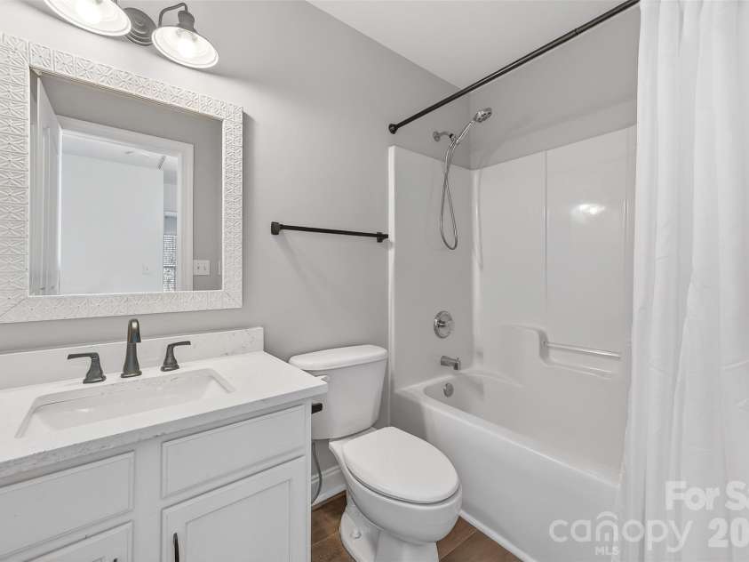 15725 Chipping Drive, Huntersville, NC 28078.  MLS# CAR4335017, YatesRealty ID 1210. Second floor full bathroom